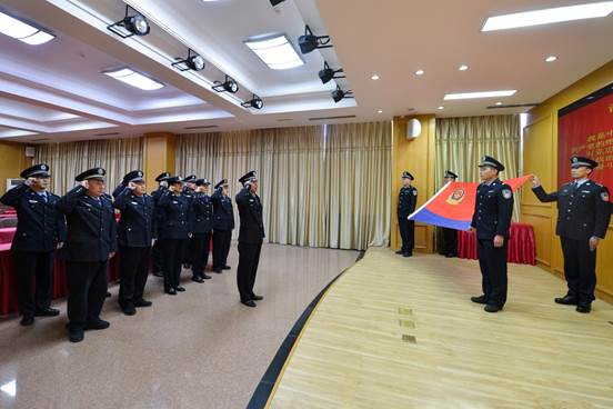 中院法警支队举行庆祝“人民警察节”宣誓仪...
